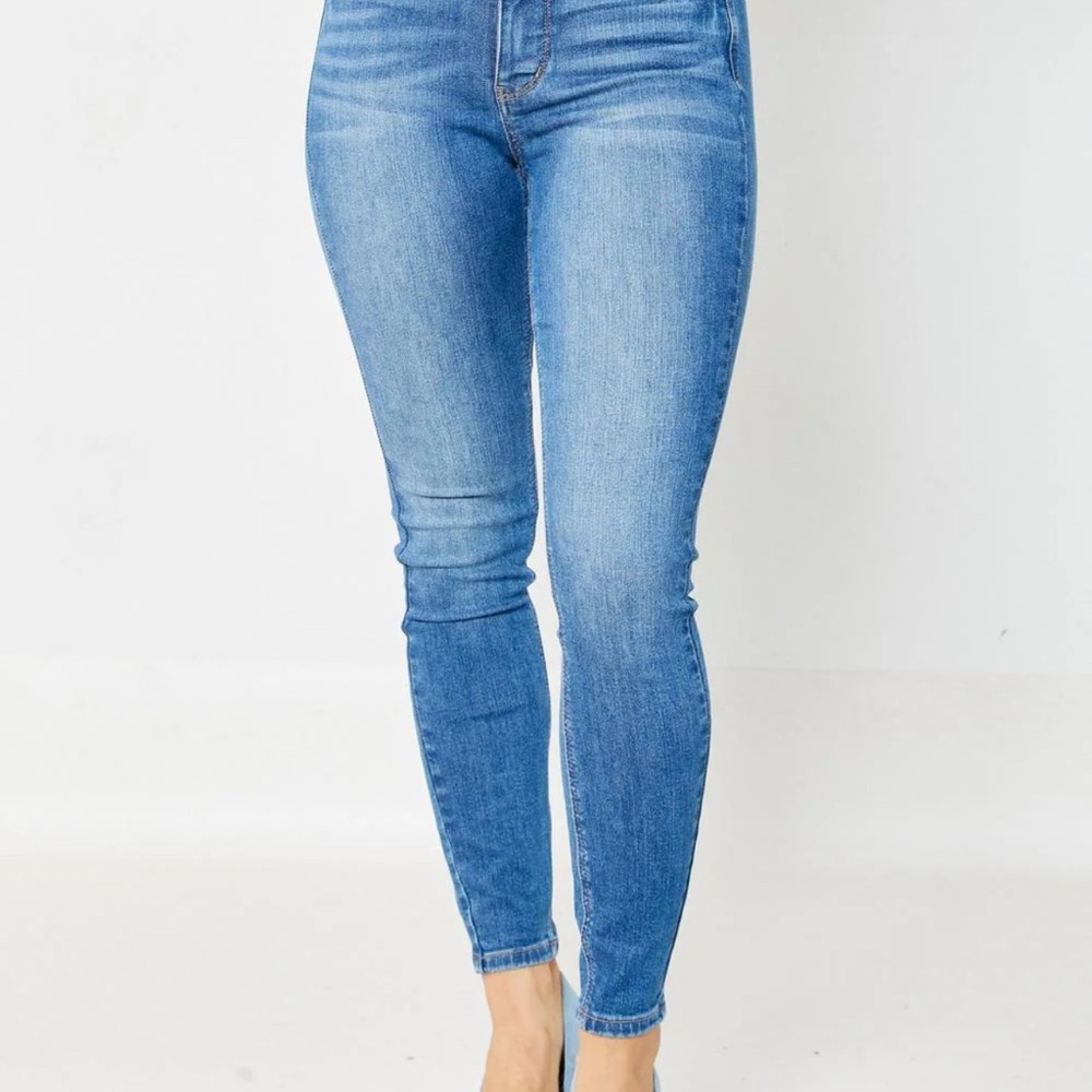Judy Blue Light Blue Skinny Jeans